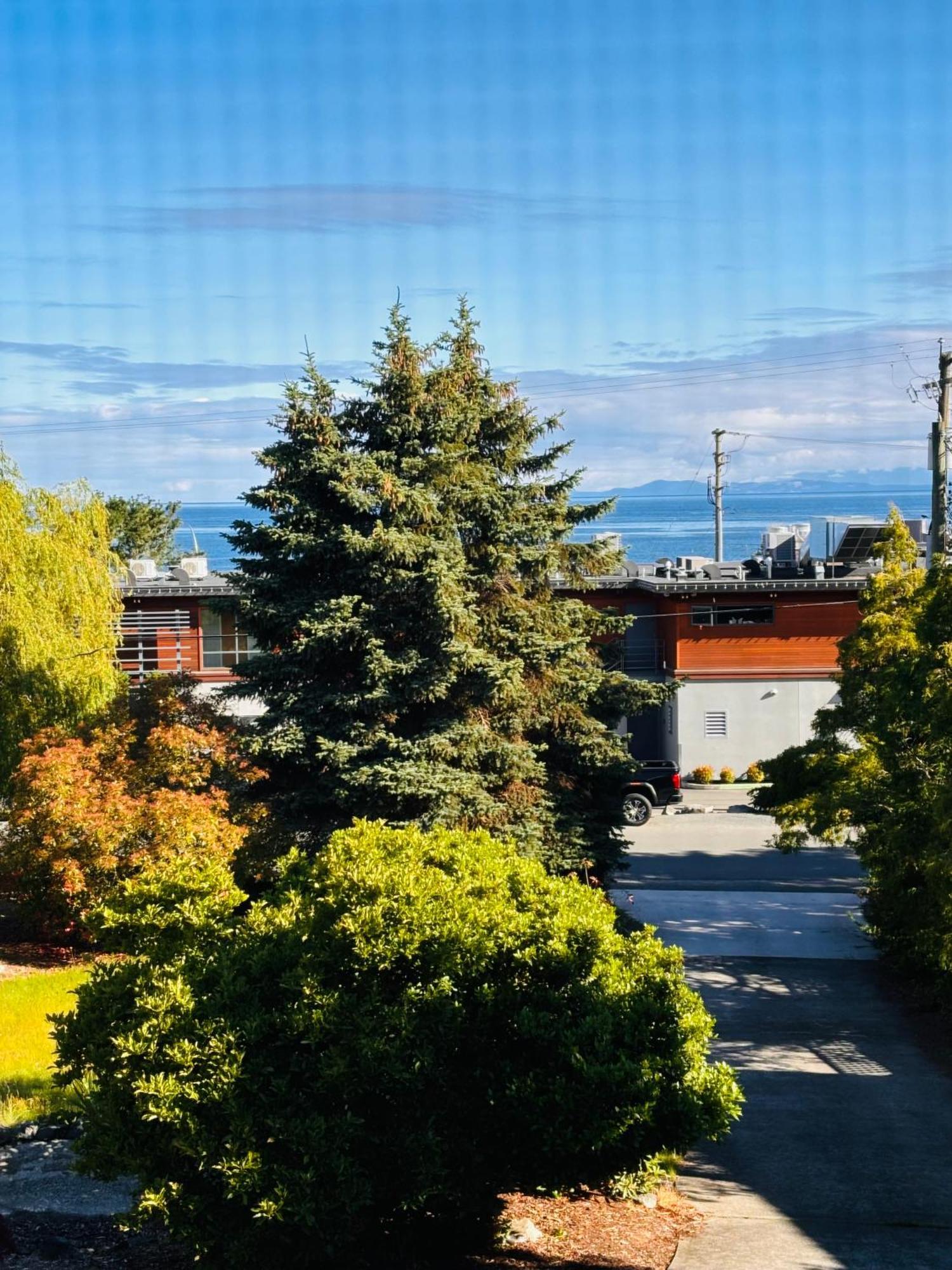 Oceanside Manor - Fancy Room - Golf Course & Beach View Qualicum Beach Buitenkant foto