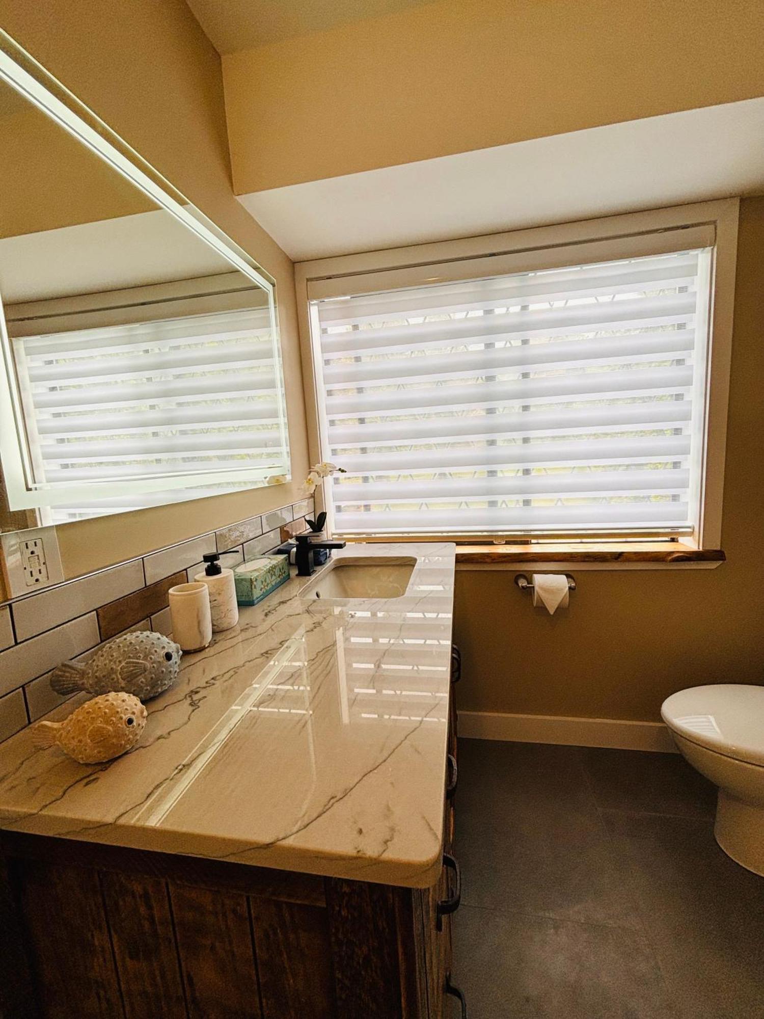 Oceanside Manor - Fancy Room - Golf Course & Beach View Qualicum Beach Buitenkant foto
