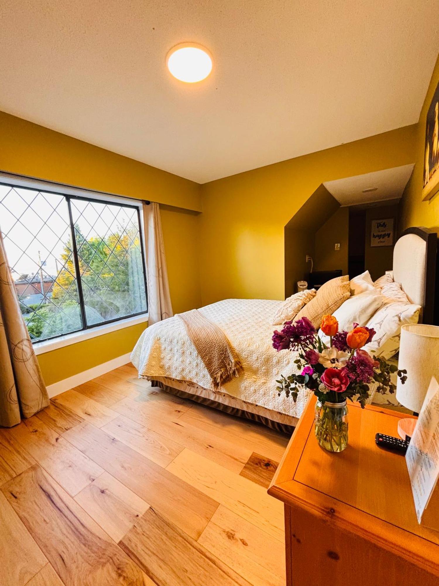Oceanside Manor - Fancy Room - Golf Course & Beach View Qualicum Beach Buitenkant foto